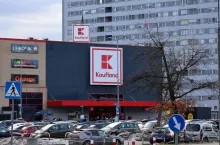 Kaufland i podwyżki w 2026. Ile zarobią pracownicy marketu? (fot. Shutterstock)