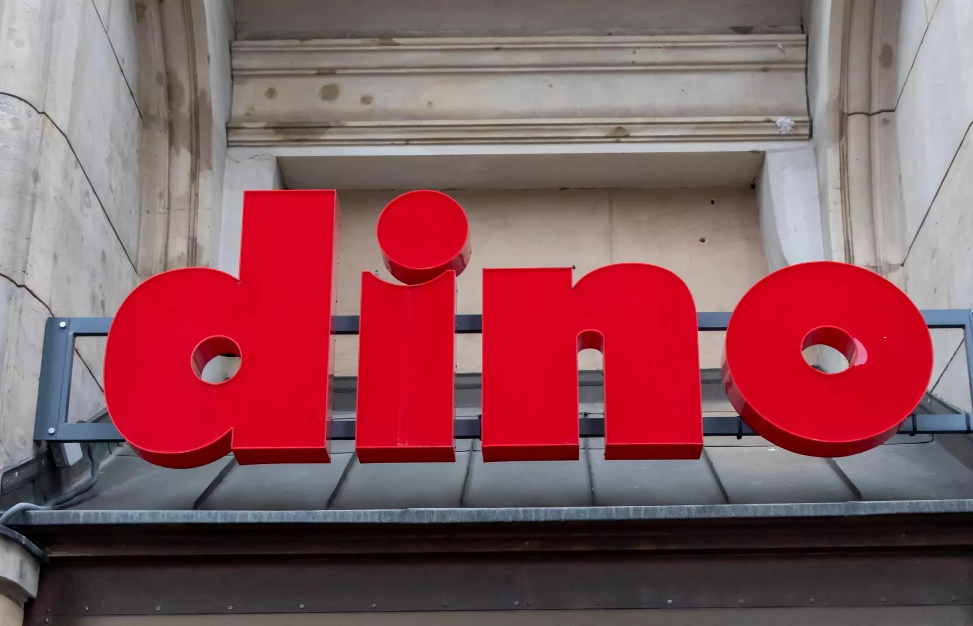 Dino może wykorzystać problemy Delikatesów Centrum i przyspieszyć ekspansję