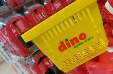 Koszyk na zakupy w sklepie sieci Dino