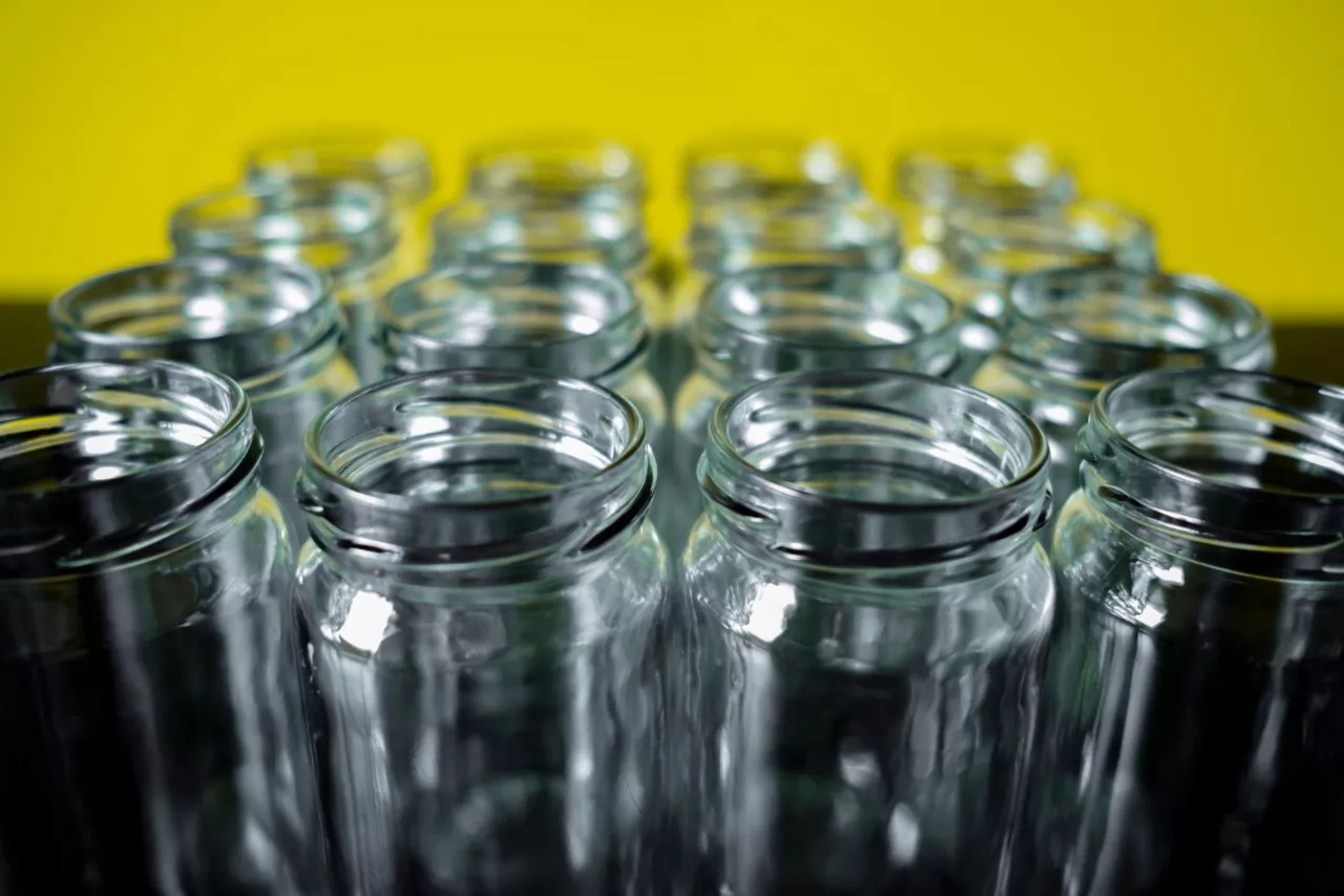 Szklane butelki (fot. Shutterstock)