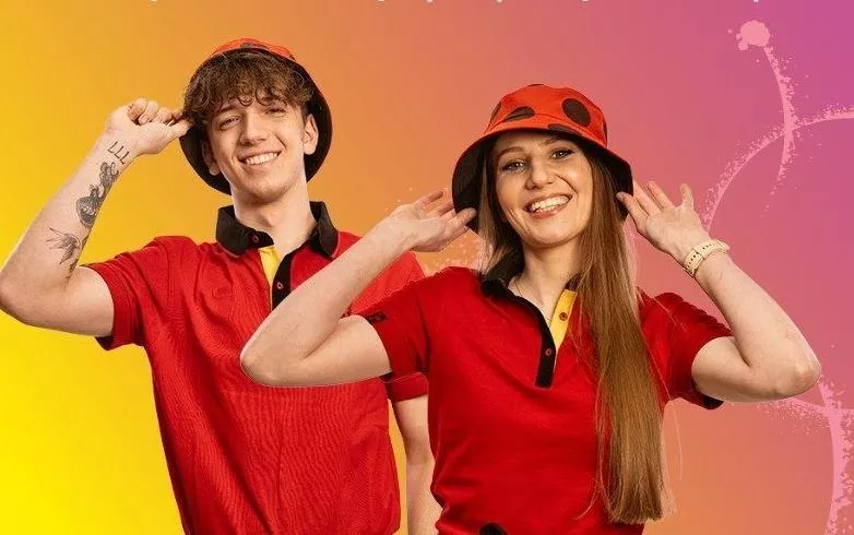 Biedronka przygotowuje się na wakacje, chociaż za oknem siarczysty mróz