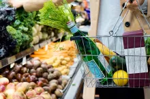 Ceny żywności spadły w porównaniu z czerwcem (fot. Unsplash.com/Tara Clark)