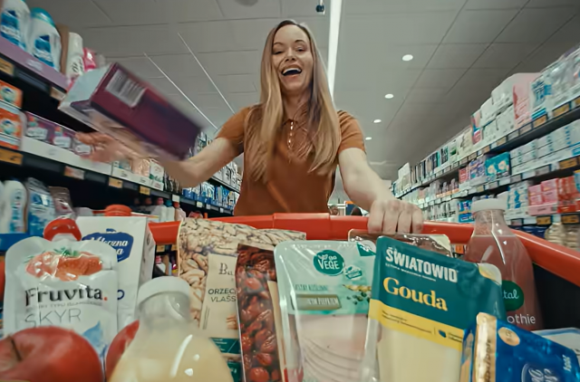 Polacy wolą polować na promocje i ograniczać zakupy niż walczyć o wyższe dochody