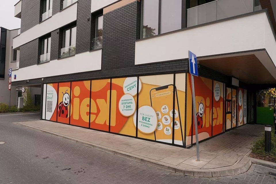 Biek wbiega do kolejnego miasta. Biedronka Express zwiększa zasięg