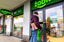 <p>FedEx i Żabka łączą siły oferując punkty odbioru przesyłek</p>