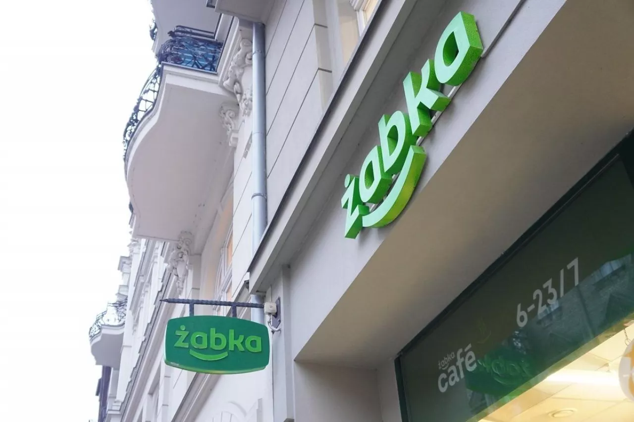 Sklep sieci Żabka w Poznaniu (fot. Shutterstock)