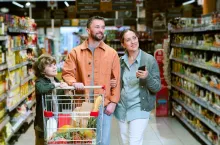 Nieplanowane zakupy – aż 90 proc. Polaków im ulega. Raport Hybrid Europe (fot. Canva)