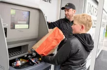 <p>W sklepach wielkopowierzchniowych dominuje zbiórka automatyczna opakowań kaucyjnych</p>