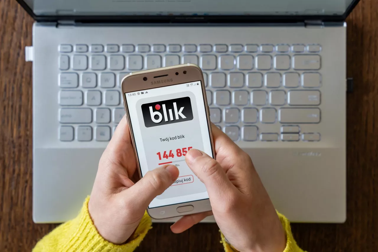 Awaria systemu Blik. Nie działają przelewy i płatności na telefon (fot. Shutterstock)