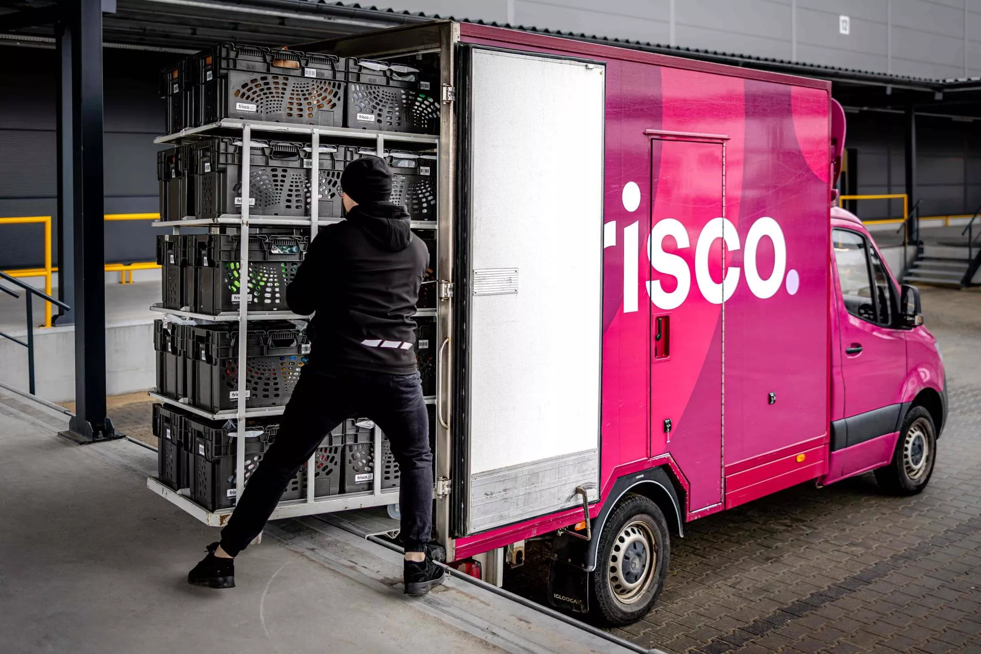 Frisco wchodzi do systemu kaucyjnego choć teoretycznie nie musi