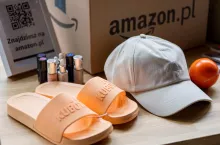 Część partnerów handlowych Amazona zdecydowała się w pełni przenieść obciążenia na konsumentów, podnosząc ceny, podczas gdy inni starają się brać te koszty na siebie, by utrzymać popyt