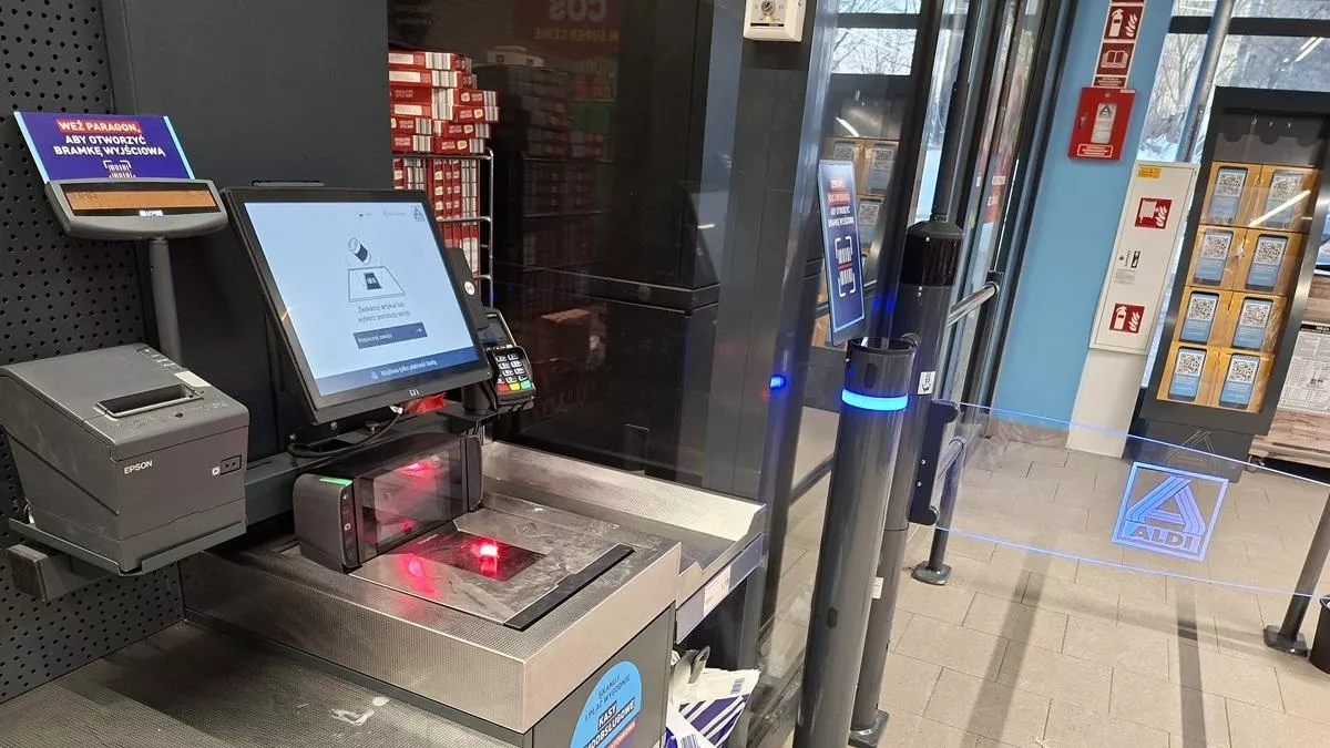 Aldi zmienia zdanie. Sieć instaluje kasy samoobsługowe w sklepach w Polsce
