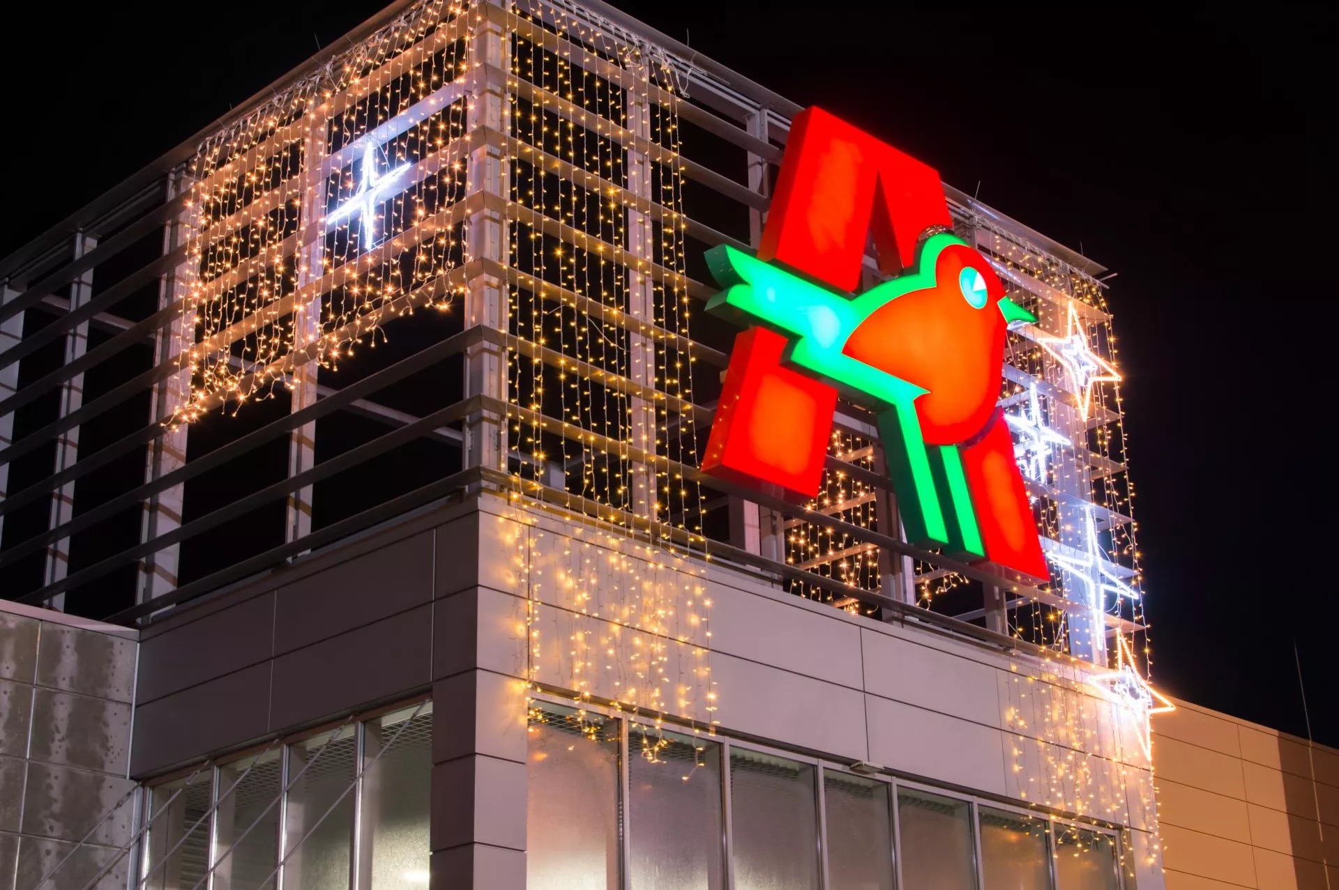 Płace w Auchan. Związkowcy nazywają stawki zaproponowane przez sieć "żenującymi”