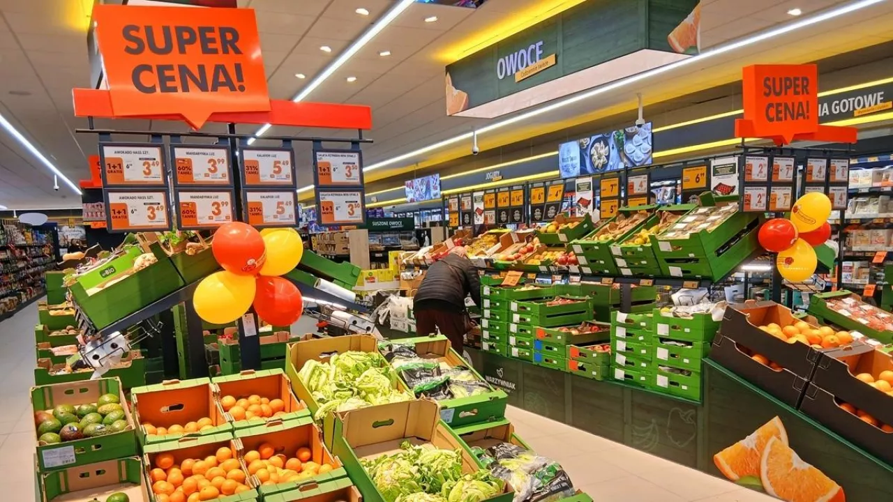 Nowy raport dostarcza ciekawych danych o zakupach Polaków (fot. Shutterstock)