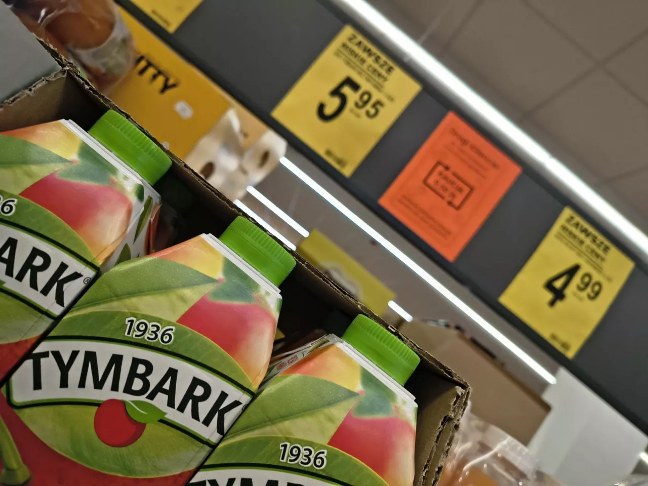 Biedronka informuje: Drogi Kliencie! Do części produktów oznaczonych grafikami [Kaucja 0,50 zł] zostanie doliczona kaucja zwrotna do ceny produktu