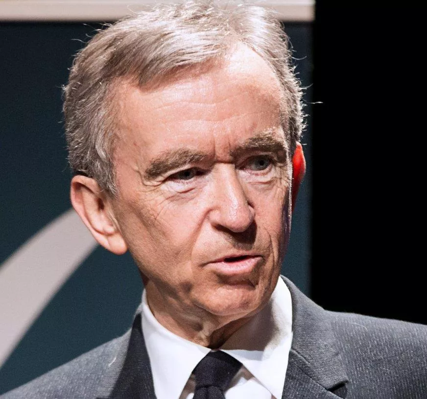 Inwestorzy chcą wiedzieć co dalej z Bernardem Arnault’em i planem sukcesji. “Tykająca bomba”