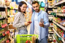 W trudnych czasach klienci polują na promocje (Shutterstock)