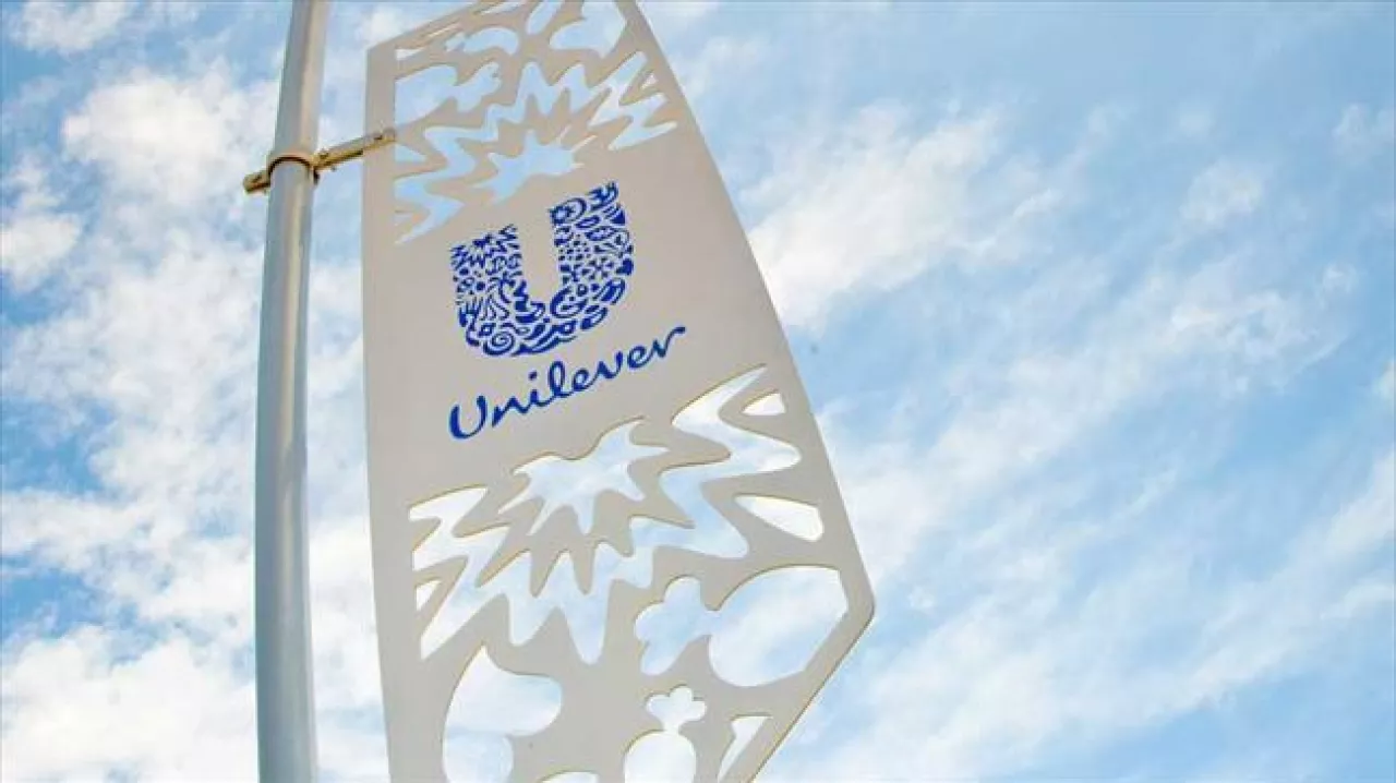 Maszt z logo Unilever (Unilever)
