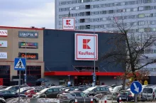 Kaufland i podwyżki w 2026. Ile zarobią pracownicy marketu? (fot. Shutterstock)