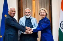 Umowa handlowa UE–Indie – koniec negocjacji Kto na tym zyska? Od lewej do prawej: António Costa, Narendra Modi, premier Indii i Ursula von der Leyen<br>
(Fot. Fryderyk Sierakowski/Komisja Europejska)