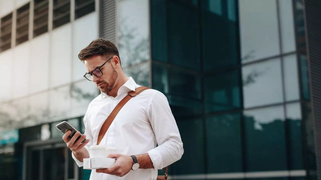 UOKiK nakłada 34 mln zł kary na Orange. Zarzuty za dodatkowe opłaty w telefonach na kartę