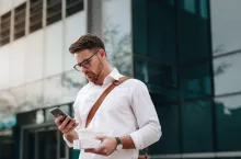 UOKiK nakłada 34 mln zł kary na Orange. Zarzuty za dodatkowe opłaty w telefonach na kartę (fot. Canva)