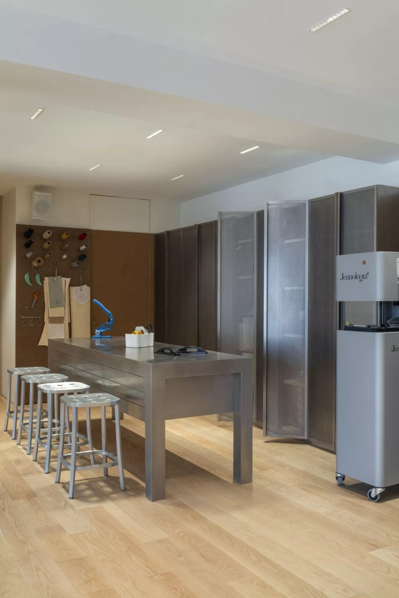 Nowa era retailu. Ekskluzywna przestrzeń GUESS USA w sercu Los Angeles