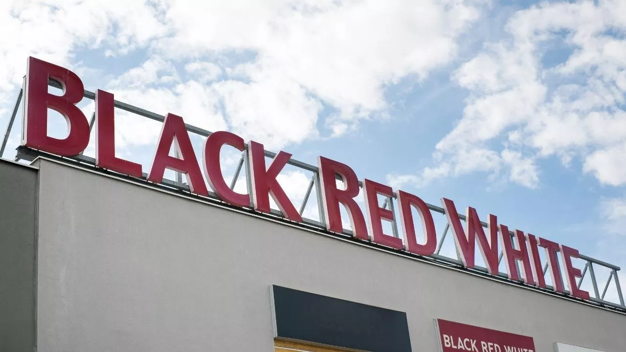 Black Red White konsekwentnie rozwija swoją działalność w kanale e-commerce, wykorzystując format marketplace (fot. Shutterstock)