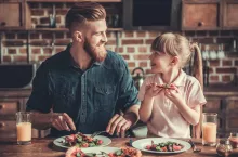 Polacy nie eksperymentowali z wyborem pizzy i w 2025 roku ”królowa” nie została zdetronizowana (Shutterstock)