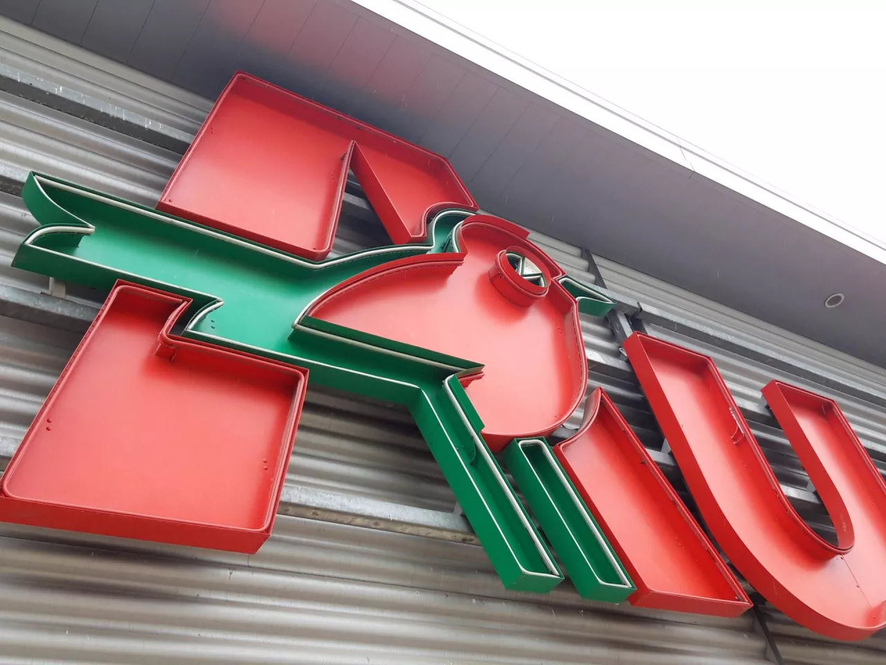 Hipermarket Auchan w Markach pod Warszawą (wiadomoscihandlowa.pl)