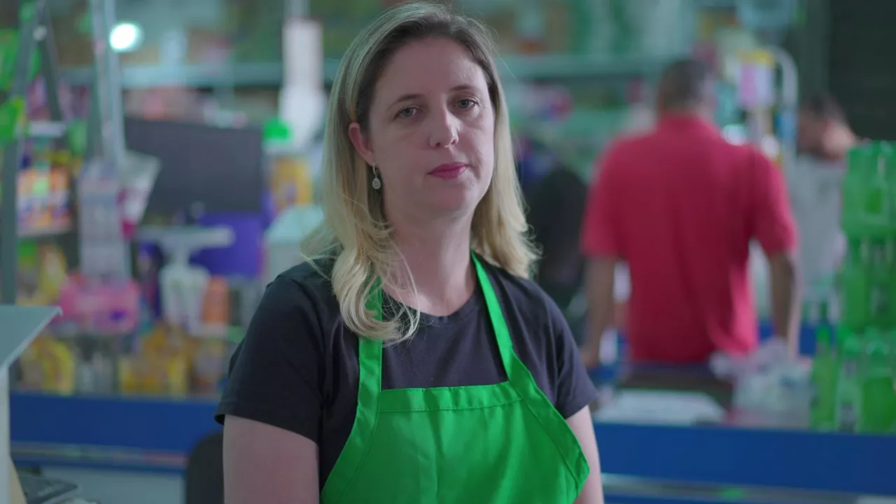 Kasjerka w sklepie (fot. Shutterstock)