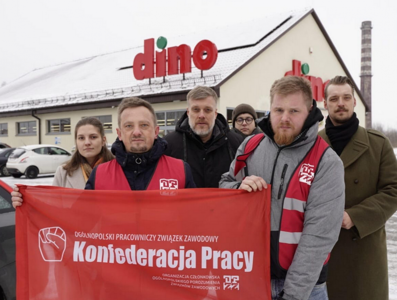 OPZZ Konfederacja Pracy w Kauflandzie, Biedronce, Dino, ALDI i Rossmann: Odwiedziliśmy market Dino w Sochaczewie. Zastaliśmy tam niehumanitarne warunki pracy - pracownicy są traktowani wręcz jak ”mrożonki”.