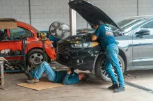 Allegro z wyszukiwaniem po VIN. Łatwiej dobrać części zamienne (fot. Canva)