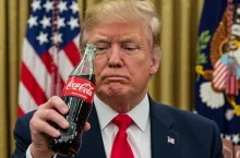Coca-Cola prognozuje umiarkowany wzrost przychodów w 2026 roku (fot. Shutterstock)