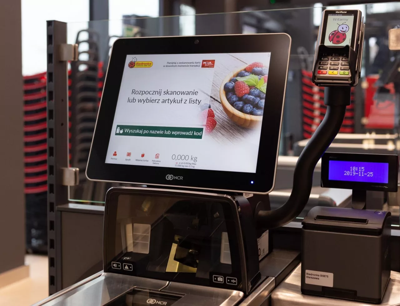 Kasa samoobsługowa w Biedronce (fot. Materiały Prasowe)