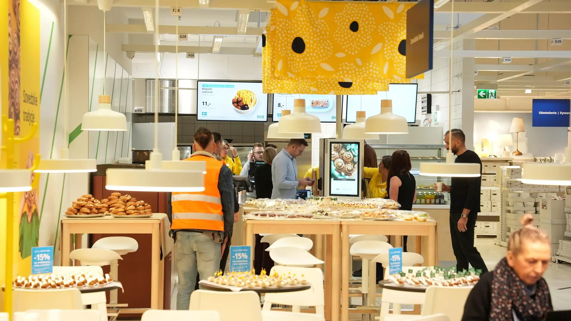 Ikea w Carrefourze. Francuska sieć ma sposób na puste alejki w hipermarkecie