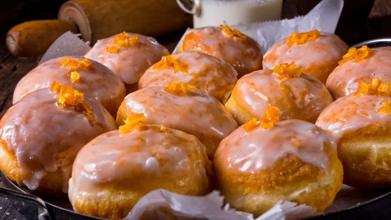 Ceny pączków w dyskontach w górę o 44 procent! Ile kosztują w cukierni, a ile w markecie?