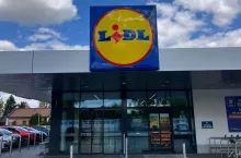 Sieć Lidl Polska testuje nowe rozwiązania parkingowe (fot. Sebastian Rennack)