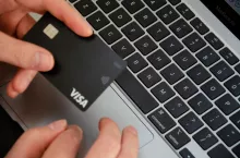 Wielka awaria Visa. Problemy z kartami w sklepach i online (fot. Shutterstock)