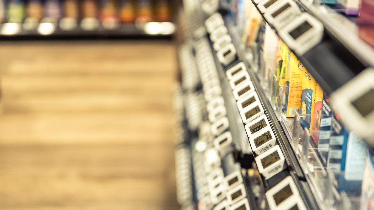 Cena zaufania: dlaczego papierowa etykieta już nie wystarcza