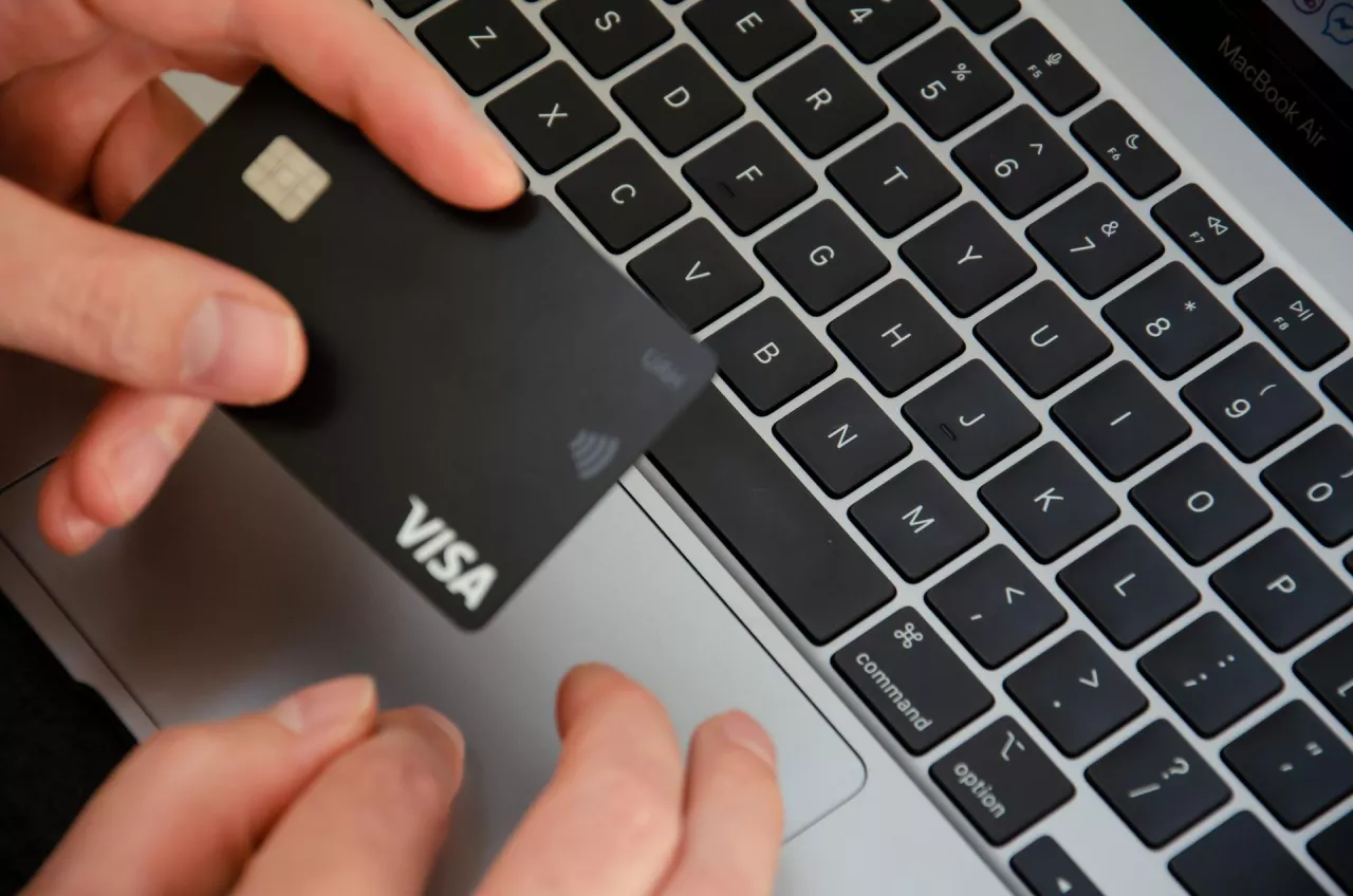 Wielka awaria Visa. Problemy z kartami w sklepach i online (fot. Shutterstock)
