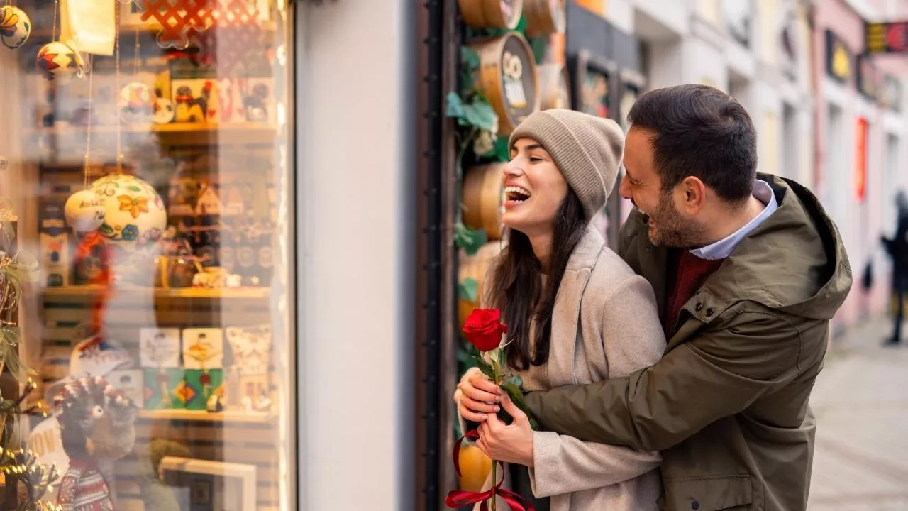 Walentynki na paragonach. Po które produkty najczęściej sięgają Polacy?