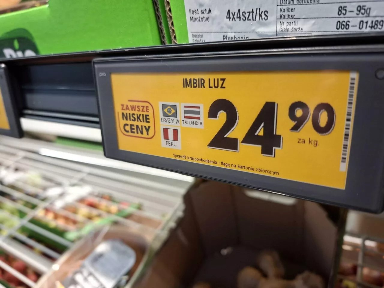 Na sklepowych półkach już widać efekt wejścia w życie nowych przepisów (fot. wiadomoscihandlowe.pl + Pixabay)