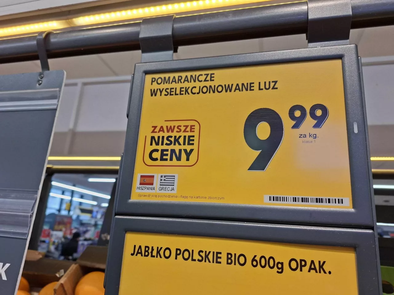 Na sklepowych półkach już widać efekt wejścia w życie nowych przepisów (fot. wiadomoscihandlowe.pl + Pixabay)