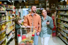 Nieplanowane zakupy – aż 90 proc. Polaków im ulega. Raport Hybrid Europe (fot. Canva)