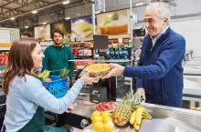 W tym roku odnotowano spadek sprzedaży detalicznej o 17,8 proc. w stosunku do ostatniego miesiąca 2025 roku. (fot. Canva)