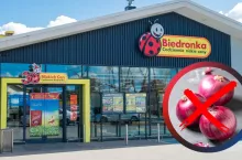 Z Biedronki wycofano określone partie cebuli czerwonej (fot. shutterstock)