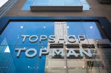 Połączenie fizycznych i cyfrowych elementów otwiera rynek na globalną publiczność online (fot. Flickr)