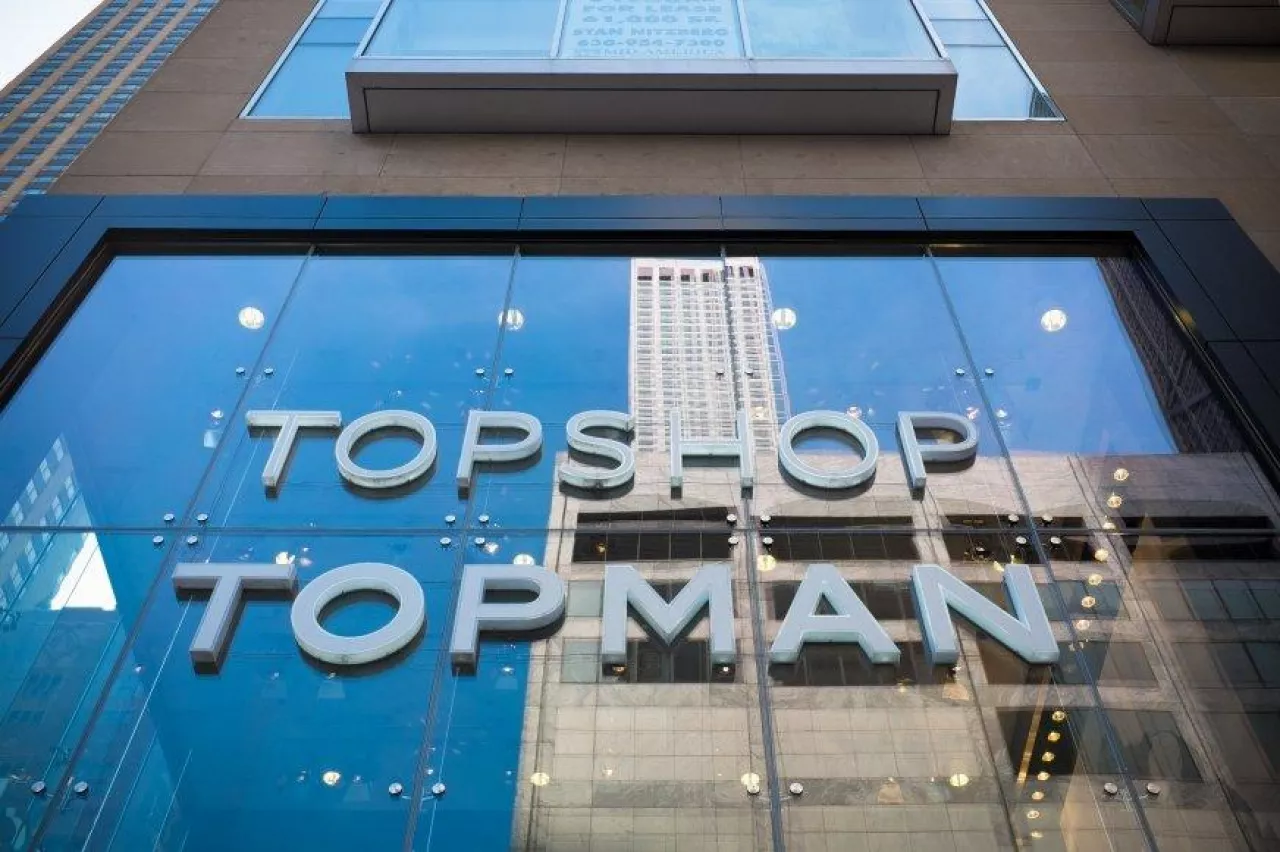 Połączenie fizycznych i cyfrowych elementów otwiera rynek na globalną publiczność online (fot. Flickr)