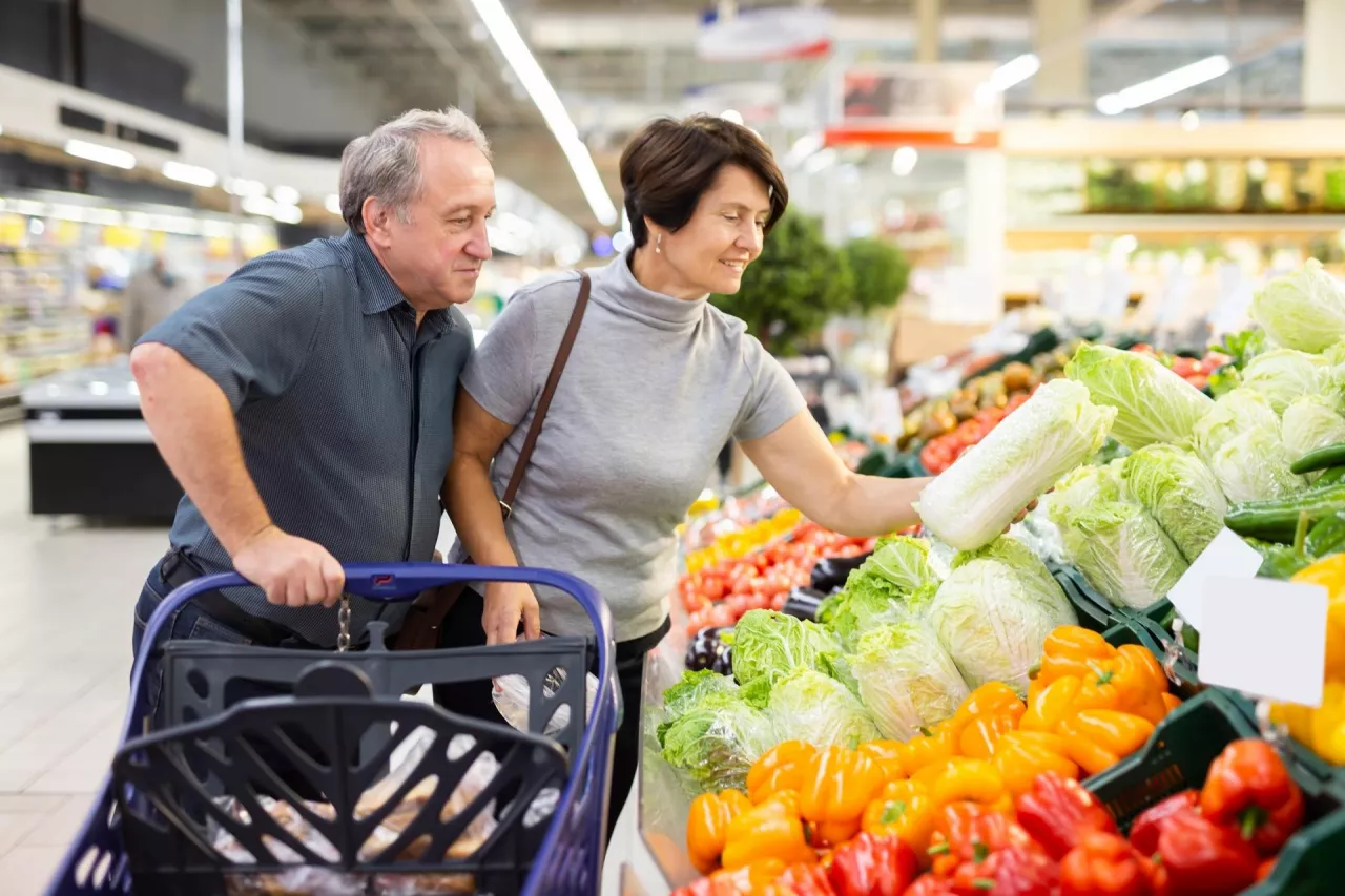 Klienci w sklepie (fot. Shutterstock)